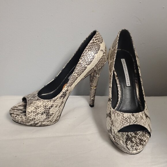 ❤️VERA WANG LAVENDER Python Snake Peep Toe Platform Stiletto Pumps Shoes Sz 5 - Picture 1 of 8